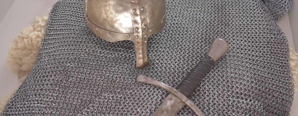 Výstava zbraní a zbroje v Muzejním a galerijním centru