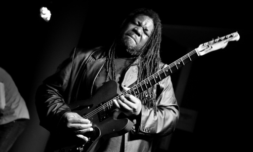 Bluesová bomba Khalif Wailin‘ Walter míří na Malou scénu za oponou