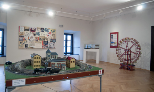 Do Muzejního a galerijního centra za stavebnicemi i loveckými trofejemi