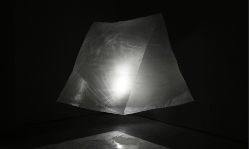 Studenti ateliéru Design skla ze Zlína společně s jeho vedoucím Petrem Stanickým vystavují v meziříčské Galerii Sýpka